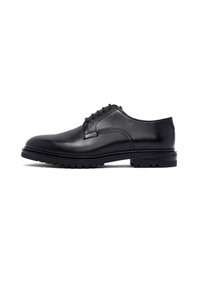 Zapato de vestir negro para hombre en cuero con cordones y suela de cremallera duradera, mostrado de perfil sobre un fondo blanco.
