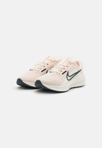 Nike Performance DOWNSHIFTER 13 - Katujuoksukengät - guava ice, armory,navy sail
