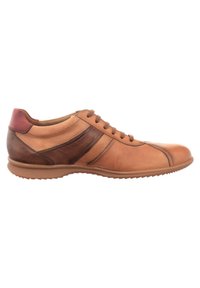 Tan læder sneakers med brune accenter, snørelukning og teksturerede sidepaneler. Lidt afrundet tå og gummisul med mønster.