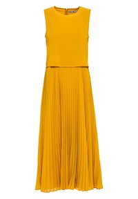 Vestido amarillo sin mangas con parte superior ajustada y falda con pliegues, que cuenta con un escote redondo y cierre de cremallera en la parte posterior. Textura de tela suave.