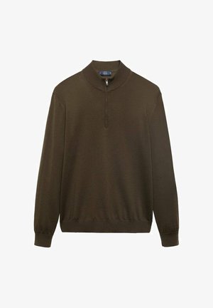 Bruine, gebreide pullover met hoge kraag, kwart-rits sluiting en geribde manchetten en zoom. Eenvoudig ontwerp zonder patronen of accenten.