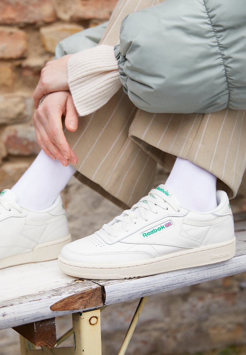 Reebok Classic CLUB C 85 VINTAGE LEATHER SHOES - Zapatillas - chalk/green/white/red/crema - Zalando.es