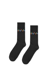 Czarne bawełniane skarpety z kolorowym wzorem w czerwone, zielone i niebieskie motywy przy mankiecie. Gładka faktura o klasycznym kształcie.