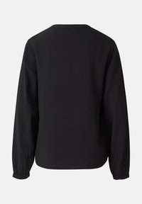 Schwarze Bluse mit langen Ärmeln, strukturiertem Ausschnitt und geknöpften Manschetten. Glatter Stoff mit glänzendem Finish, ohne sichtbare Muster oder Akzente.