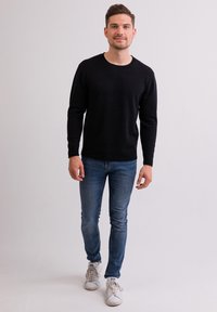 CASH-MERE RUNDHALS  - Strickpullover - holzkohle