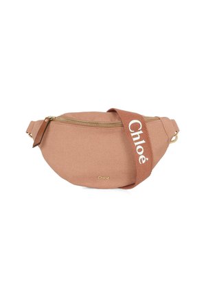 Marsupio in tela rosa con zip dorata, dettaglio in pelle marrone e ampia tracolla con il logo bianco "Chloé". Design arrotondato.