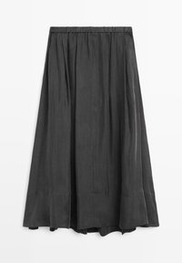 Jupe noire, longueur genou, avec une taille élastique, faite d'un tissu doux et léger. Présente des plis pour le mouvement et un design fluide.