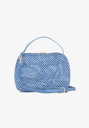 Borsa a tracolla blu intrecciata con forma strutturata, dettagli in pelle liscia, manico superiore e tracolla rimovibile con hardware tono oro.