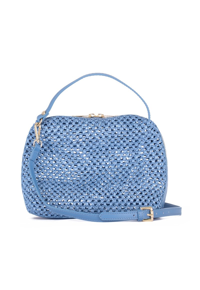 Niebieska pleciona torba o strukturalnym kształcie, gładkich skórzanych akcentach, uchwycie u góry oraz odpinanym pasku na ramię z złotymi detalami.