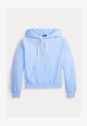 Hanorac albastru deschis cu glugă, buzunar frontal, șnururi albe, manșete și tiv striate, și un mic logo Polo galben pe piept.