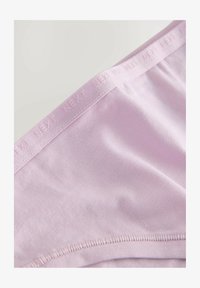 Unselected, navy pink cream