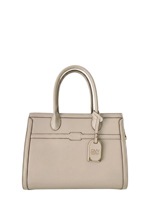 Beige leren handtas met dubbele handvaten en een hangend label met de tekst GMV Gianmarco Venturi op een effen achtergrond.