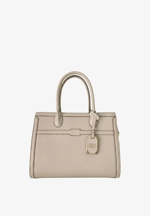 Borsa a mano in pelle beige con doppi manici e un'etichetta appesa con scritto GMV Gianmarco Venturi su uno sfondo semplice.