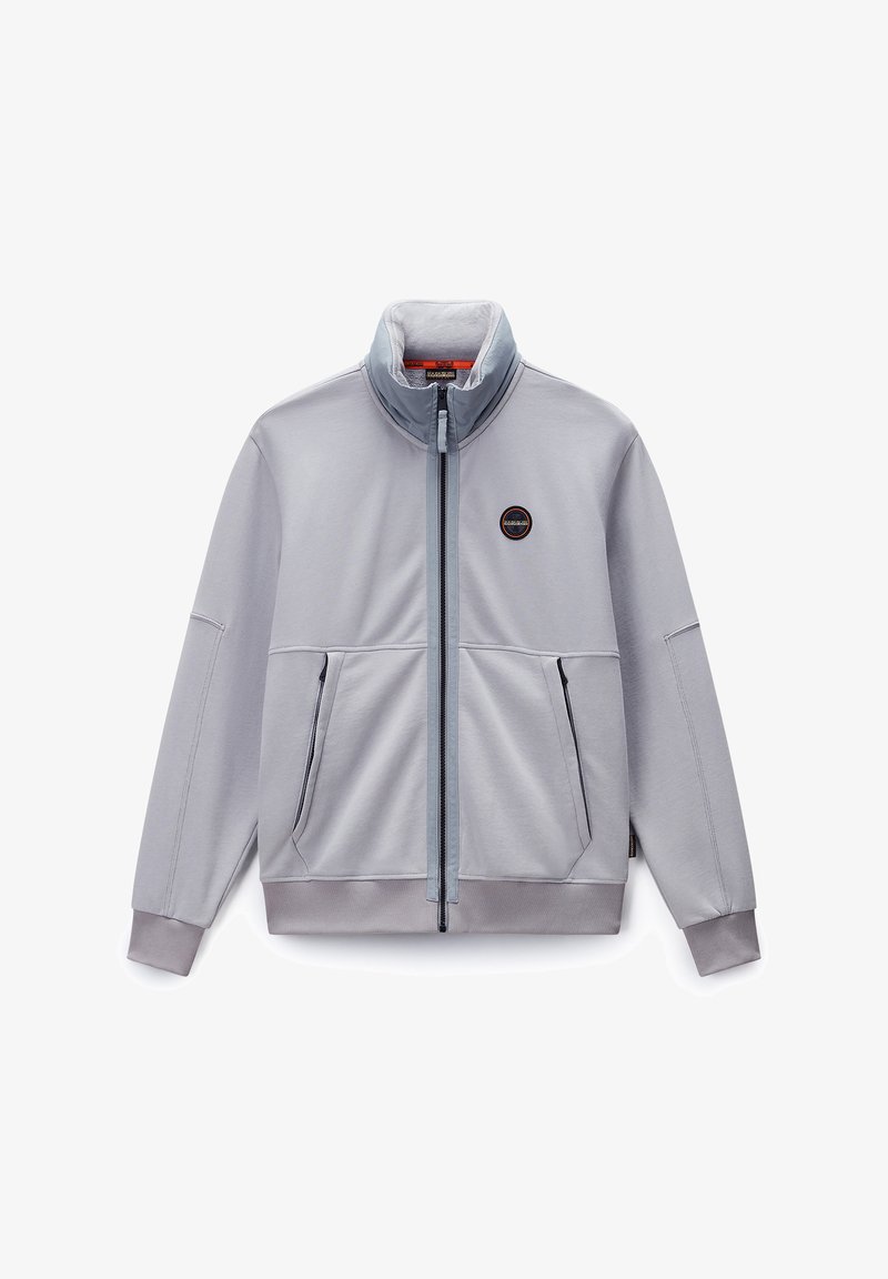 Giacca zip-up grigio chiaro realizzata in tessuto morbido, con colletto alto, due tasche frontali e un logo rotondo sul lato sinistro del petto.