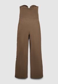 Tuta marrone con corpino aderente e gambe larghe. Realizzata in tessuto morbido, caratterizzata da una texture liscia e un design minimalista.