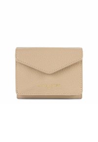 Portafoglio in pelle beige chiaro con superficie texturizzata, chiusura a busta triangolare e logo del marchio in rilievo dorato nella parte inferiore.