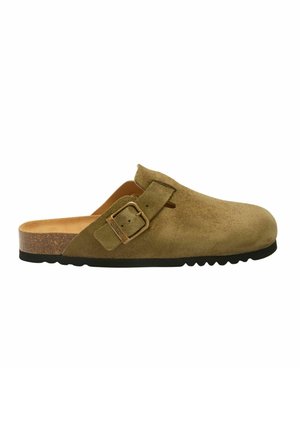 Geschlossener, brauner Slip-On-Clog aus Wildleder mit verstellbarer Seitenklammer und schwarzer, gerillter Sohle.