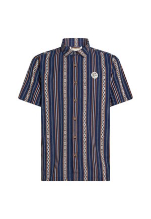 Koszula na krótki rękaw zapinana na guziki w granatowym kolorze z pionowymi paskami, pomarańczowymi i białymi akcentami oraz okrągłą naszywką z logo na piersi.