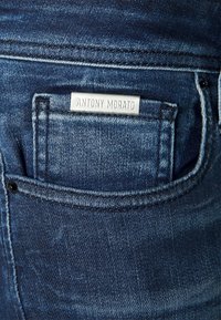 Antony Morato OZZY  SUSTAINABLE POWER  - Calças de ganga de corte afunilado - blu denim