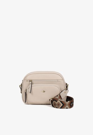 Beige leren crossbodytas met een ritsvak aan de voorkant en een afneembare brede schouderriem met bruin-zwart geometrisch patroon.