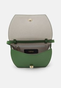 Furla SFERA MINI CROSSBODY - Taška s příčným popruhem - ivy