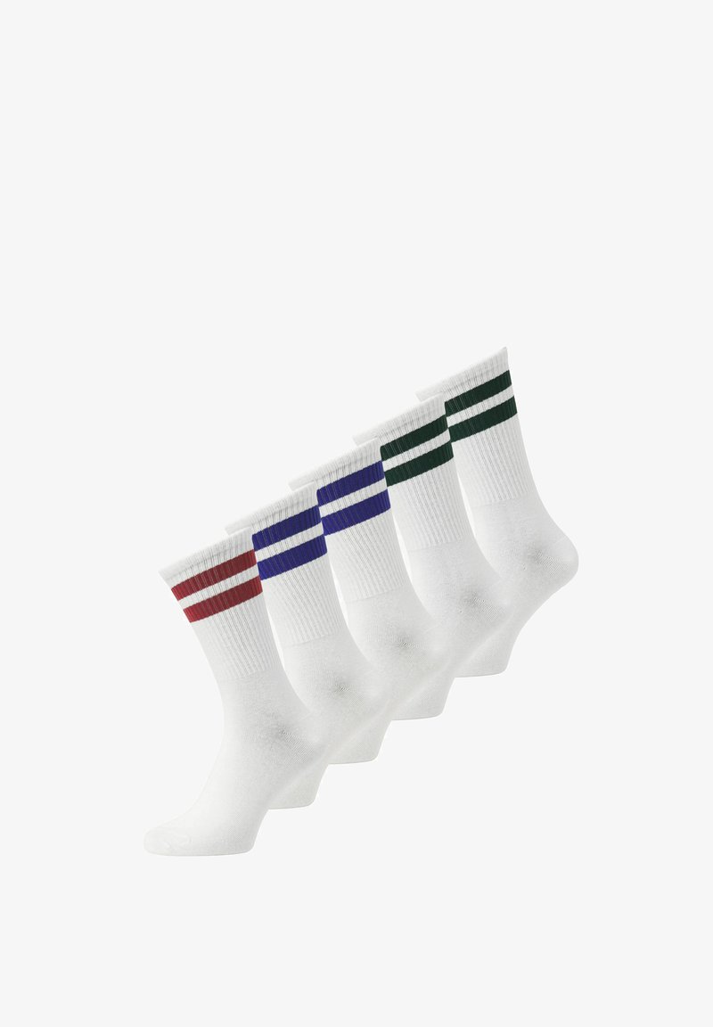 Cinq paires de chaussettes blanches montantes avec bords côtelés, chaque paire présentant deux bandes horizontales rouges, bleues ou vert foncé près du haut.