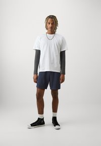GAP Pantaloni de trening - tapestry navy
