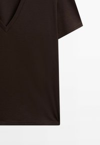 Thumbnail Image 9