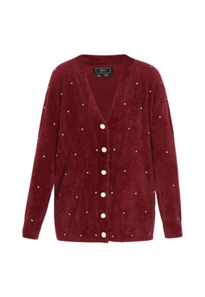 Bordeaux cardigan gemaakt van zacht, fuzzy materiaal met een V-hals, lange mouwen en witte decoratieve knopen met verspreide edelstenen.