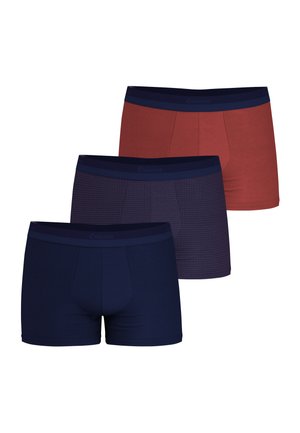 Trois paires de boxers pour hommes : bleu foncé, bordeau et un motif bleu. Tissu doux, ceintures élastiques et coupe ajustée.
