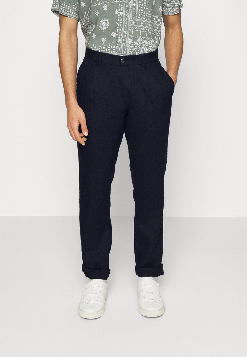 Marc O'Polo - PLEATS - Bukser - dark navy, Forstør