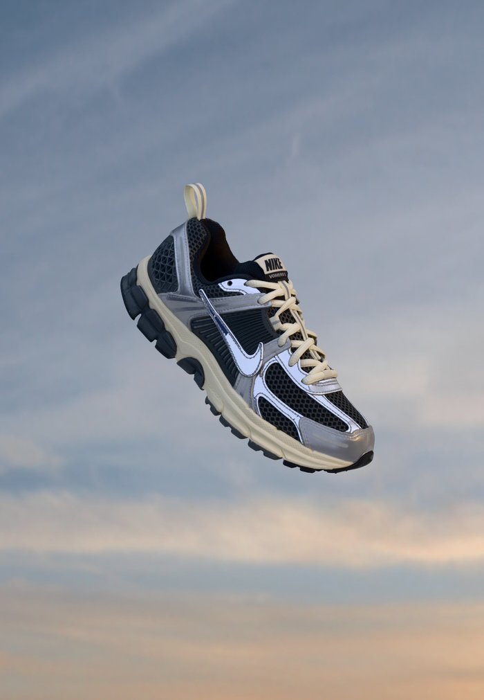 Nike VOMERO 5 UNISEX - Trainers - vast grey/metallic silver/silver lilac/white