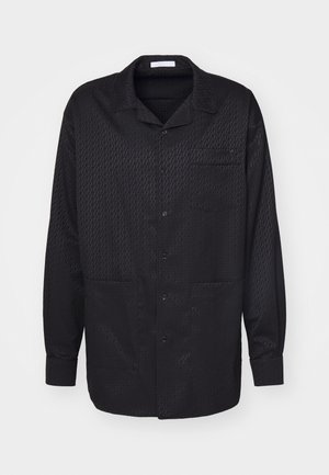 Schwarzes Hemd mit Knöpfen, einem subtilen strukturierten Muster, langen Ärmeln, mit eingeschnittenem Kragen und einer Brusttasche. Weicher Stoff und klassisches Design.