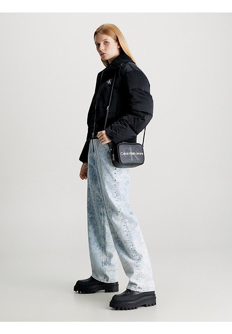 Calvin Klein Jeans SCULPTED CAMERA MONO - Taška s příčným popruhem - black/rose