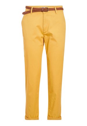 Pantalones de algodón amarillos con un ajuste Slim, que cuentan con un cinturón de cuero marrón tejido y puños enrollados. Textura suave, diseño estándar de cinturilla.
