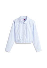 Jasnoniebieska krótka kurtka z długimi rękawami, zamek z przodu, elastyczny pas i małe logo Tommy Jeans na klatce piersiowej.