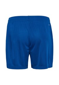 Blaue Sportshorts aus glattem, leichtem Stoff. Sie verfügen über einen flachen Bund und ein sauberes, einfaches Design ohne sichtbare Muster.