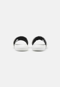 Nike Sportswear VICTORI ONE SLIDE PRINT - Pantoletai - desert sand/black/summit white
