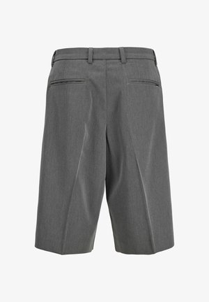 Graue, maßgeschneiderte Shorts bis zum Knie, gezeigt von hinten mit Gürtelschlaufen und zwei horizontalen Gesäßtaschen.