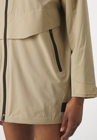 Jack Wolfskin MAINKAI - Impermeabile - sand storm
