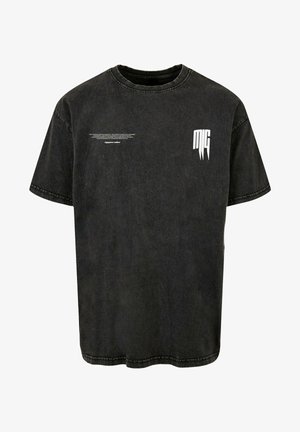 Crna majica s kratkim rukavima izrađena od traper tkanine. Ima opušteni kroj, okrugli izrez i bijeli tiskani logo na prsima.