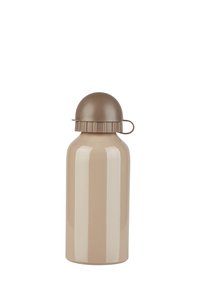 Beige Metallwasserflasche mit abgerundetem Schraubverschluss und kleinem Henkel auf weißem Hintergrund.