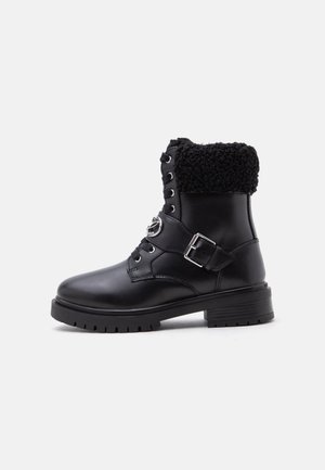 KARL LAGERFELD, BINKY II HI LACE CUFF - Боти - black