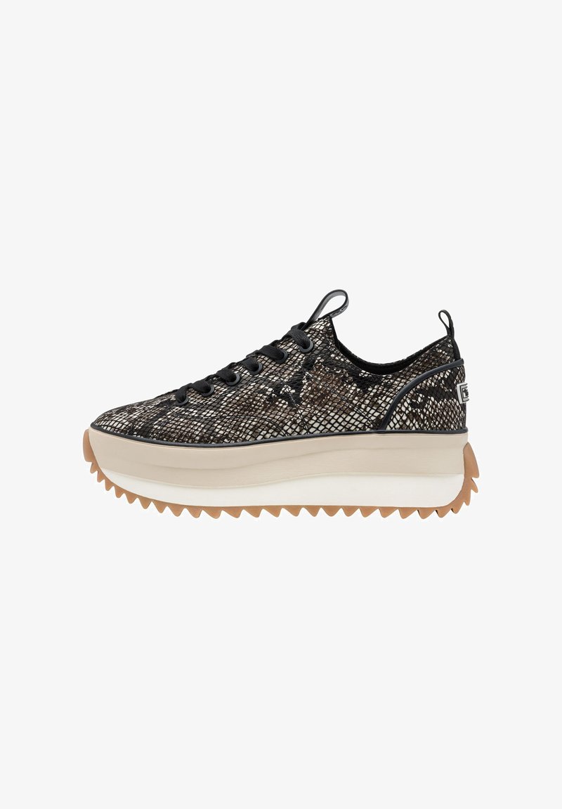 Sneaker platform nera e beige con motivo in pelle di serpente, lacci neri, linguette di estrazione e suola di gomma seghettata, mostrata in profilo laterale.