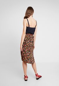 Dorothy Perkins Kynähame - multi-coloured