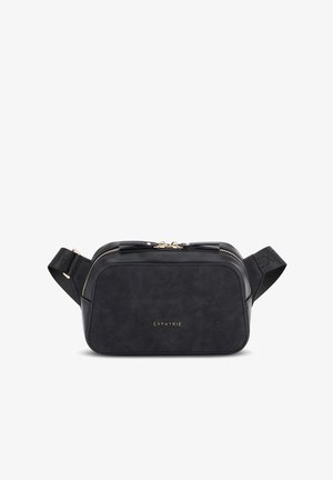 Čierna semišová crossbody taška so zlatým zipsom a kovaniami. Obdĺžnikový tvar a plochý dizajn s logom na prednej strane. Nastaviteľný popruh.