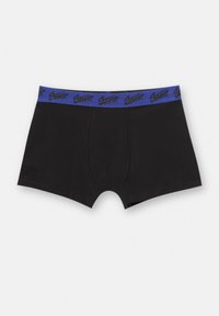 Svarta bomullsboxershorts med en figursydd design. Midjebandet är blått med svart logotyptext. Har en slät textur och sydda sömmar.