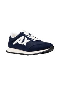 Zapatillas de deporte azul marino con logo blanco, materiales de malla y ante, puntera redonda, cordones blancos y suela acolchada con agarre estriado.