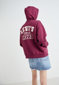 Levi's® GRAPHIC SALINAS HOODIE - Mikina - burgundy/white