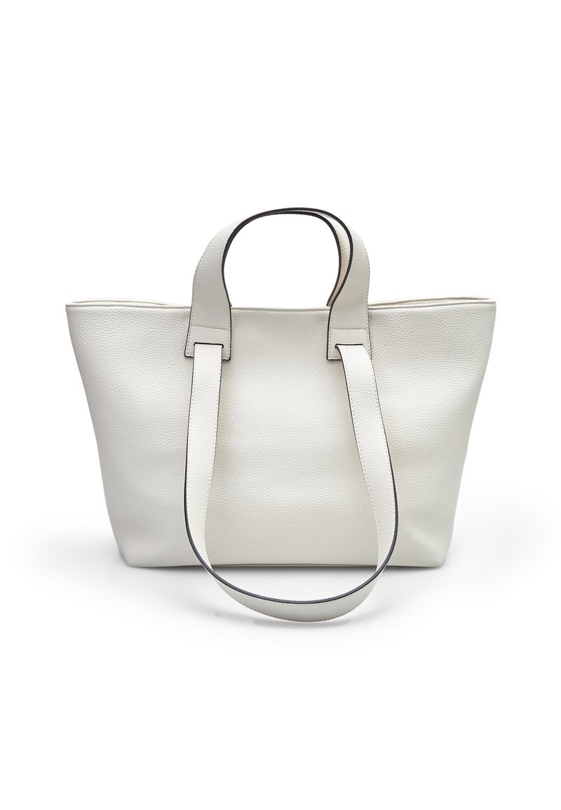 Hvid læder tote bag med dobbelt håndtag, rektangulær form, tekstureret overflade og kontrasterende stikninger langs håndtagets kanter.